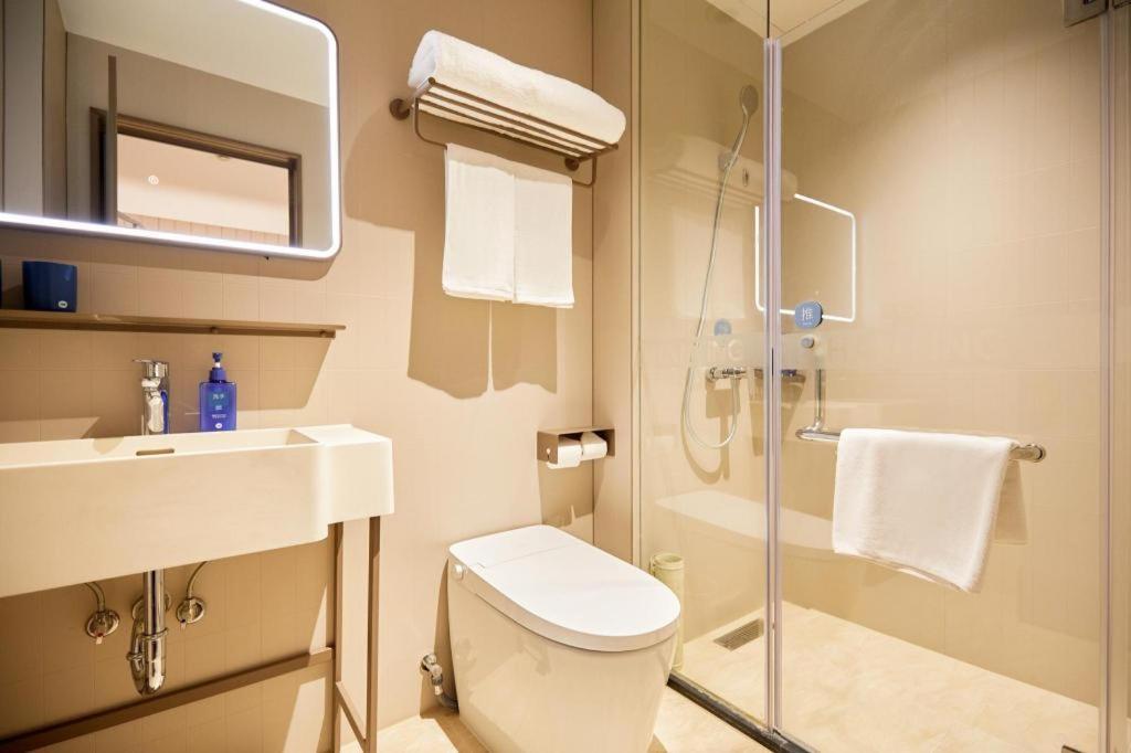 Hanting Daning International Yanchang Road Metro Station Hotel 2*