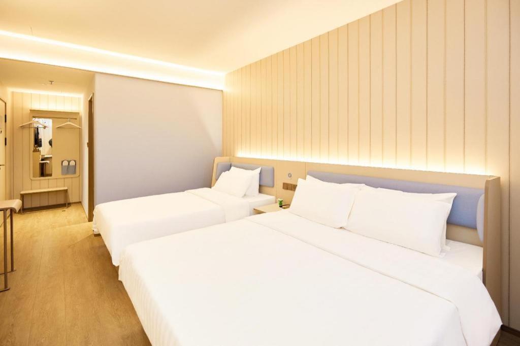 Hotel Hanting Daning International Yanchang Road Metro Station 2*